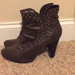 Awesome dress boots with a nice heel!